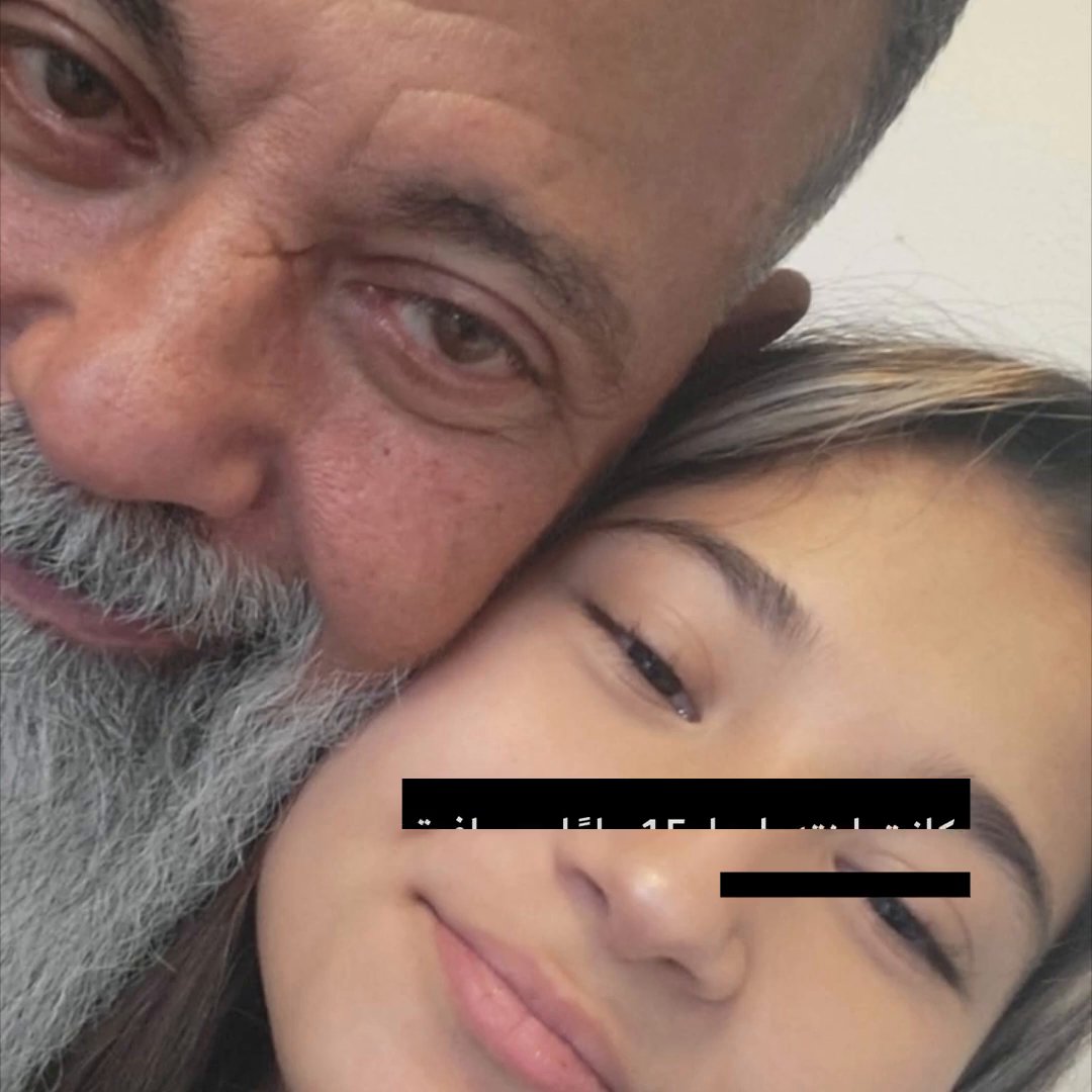 ⚠️في 20 ديسمبر/كانون الأول 2025، اُعتُقِل المواطن المصري حسن السيد، الذي يقيم في الدنمارك، لدى وصوله إلى مطار القاهرة الدولي، حيث استجوبه مسؤولو قطاع الأمن الوطني بشأن دوره في فيلم “نسور الجمهورية”، الذي ظهر فيه في مشهد وجيز كقس قبطي. وبعد اعتقاله، مَثَل أما النيابة العامة، التي أمرت بحبسه احتياطيًا على ذمة التحقيق في تهمة “الانضمام إلى جماعة إرهابية مع العلم بأغراضها”، ولا يزال حبسه الاحتياطي يُجدَّد منذ ذلك الحين على ذمة القضية رقم 4529 المُقدَّمة من نيابة أمن الدولة العليا. طالبوا النيابة العامة المصرية بالإفراج عنه فورًا وإسقاط جميع التهم المنسوبة إليه، والسماح له بالعودة سالمًا إلى أسرته في الدنمارك: #الحرية_لحسن_السيد