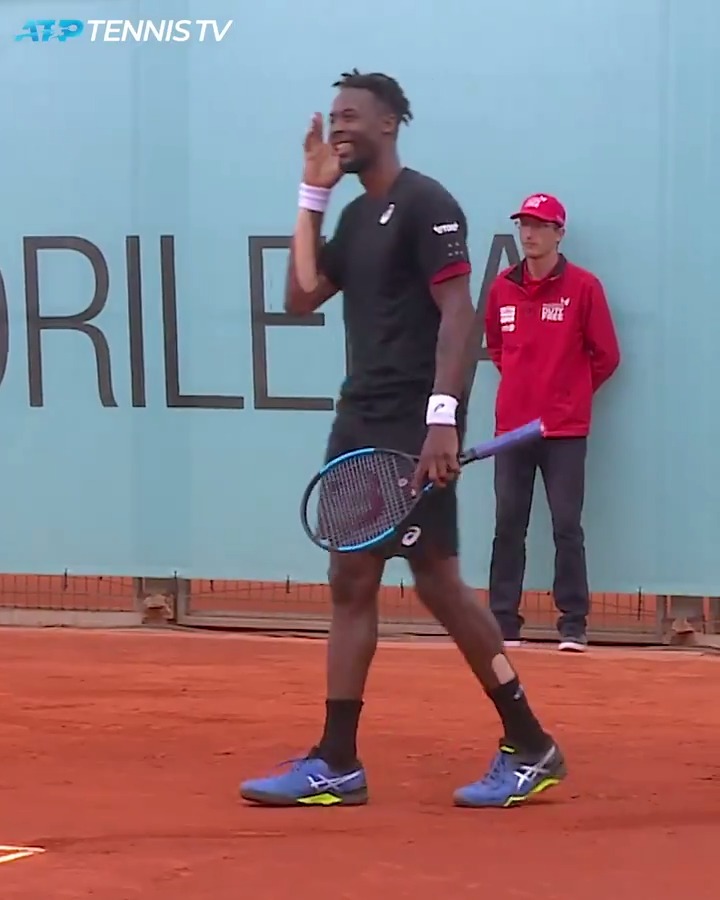 🤯Gaël Monfils a frappé un des coups les plus fous de sa carrière au Masters de Madrid 2019 : Un coup droit sauté monstrueux dos au filet ! Le plus impressionnant ? La cartouche qu'il arrive à envoyer dans cette position ! ⚡️🚀