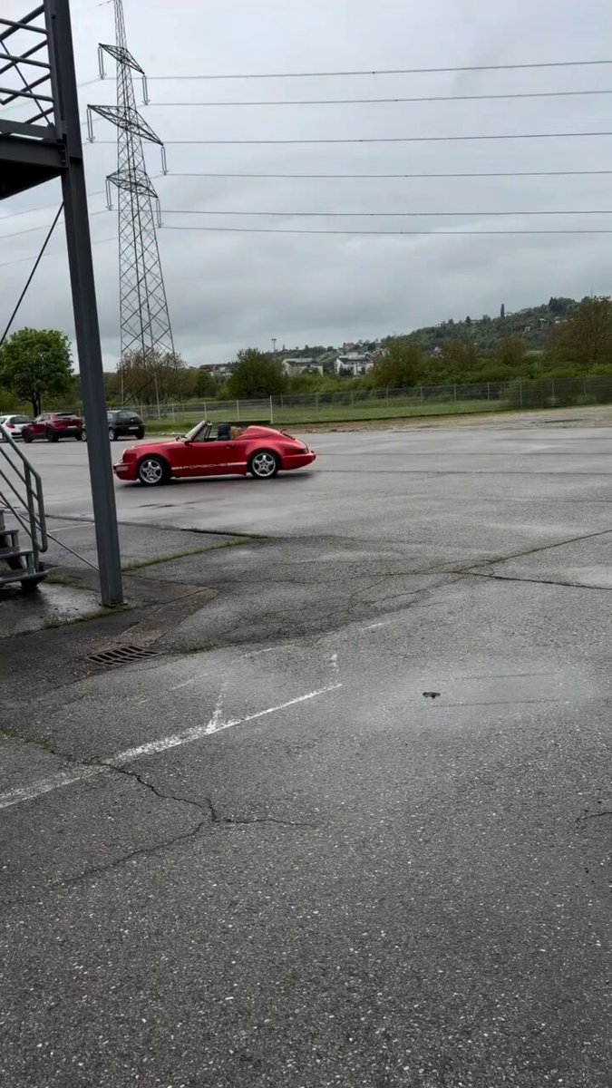 Murat Ülker, Zagreb ziyaretinde klasik bir Porsche 911 sürdü.