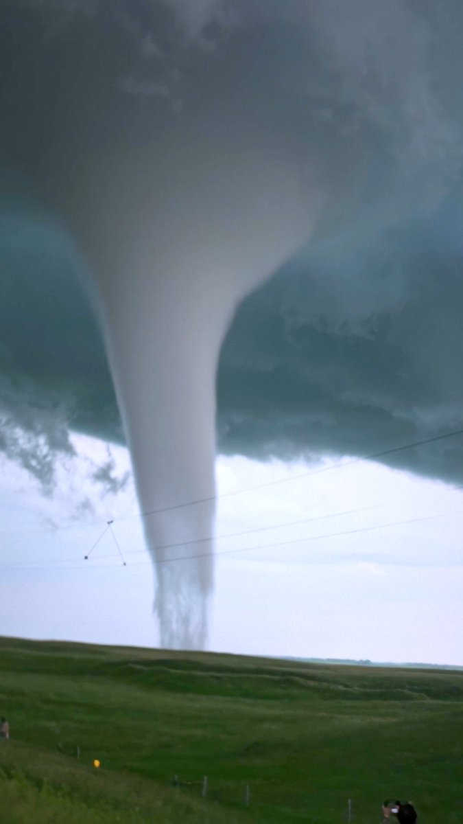 Would you chase the storm—or run from it? 🌪️ The new spinoff series In the Eye of the Storm: Chasers follows professional storm chasers as they film their most dangerous encounters themselves, inside America’s Tornado Alley. Don’t miss the series premiere Sunday, May 17 at 10P on Discovery. #EyeoftheStormChasers