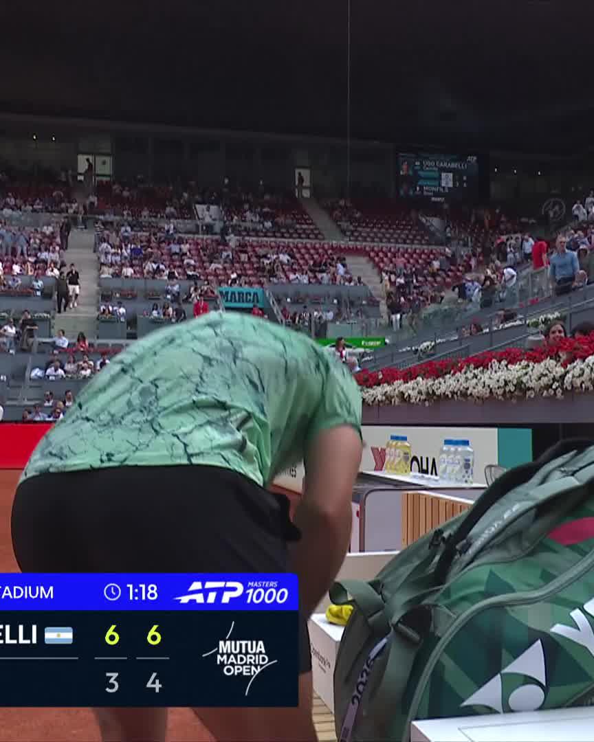 🥹 El abrazo entre Camilo y Gael. 💔 Fue el último partido de Monfils en Madrid.
