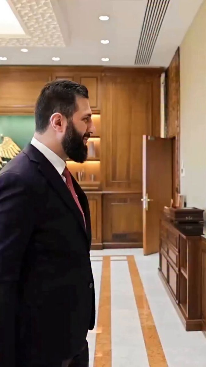 لقاء السيد الرئيس أحمد الشرع بالقيادي عصام بويضاني عقب الإفراج عنه
