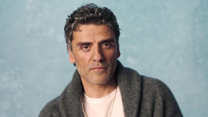 Oscar Isaac enjoys a glass of orange juice that Cailee Spaeny has been nowhere near.