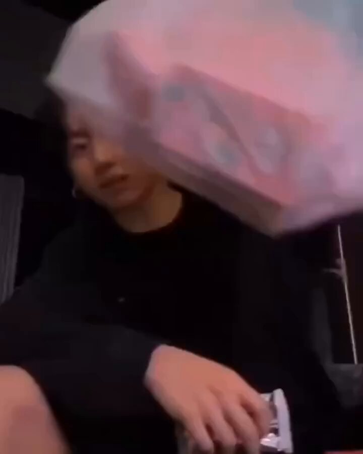 💌 Habrá galletas con el nombre de Jung Kook 🍪 Kancho dió a conocer que esta vez han incluído el nombre de Jung Kook para descubrir en sus galletas (Espero estén preparando una tanda de regalo y agradecimiento para 🐰 luego de que los dió a conocer por el mundo 🥹)
