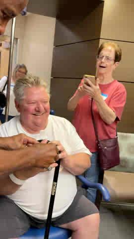 Go ahead and watch this and not get a little emotional. #Steelers Hall of Famer Lynn Swann went back to the patient at UPMC Hillman Cancer Center he gave a ring to & had him put them all on. He called it his best day. #Crucialcatch