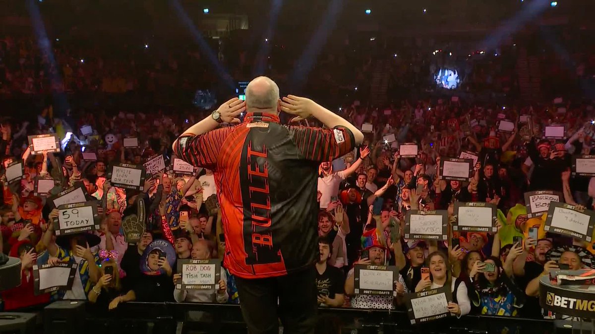 Titanium on home soil 🔊 Stephen Bunting's iconic walkout in a loud Liverpool 🤩