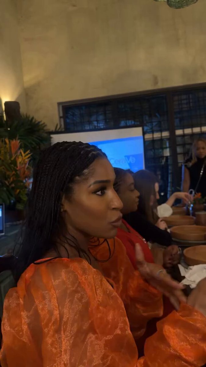 Kola , Neo , Elozonam , Vee , Funke Akindele and Tomike all in same space yesterday!!!