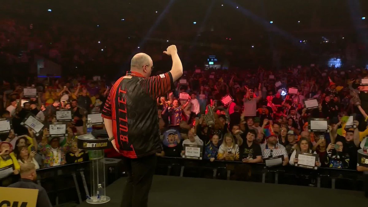 A warm Liverpool welcome for Stephen Bunting! 👏