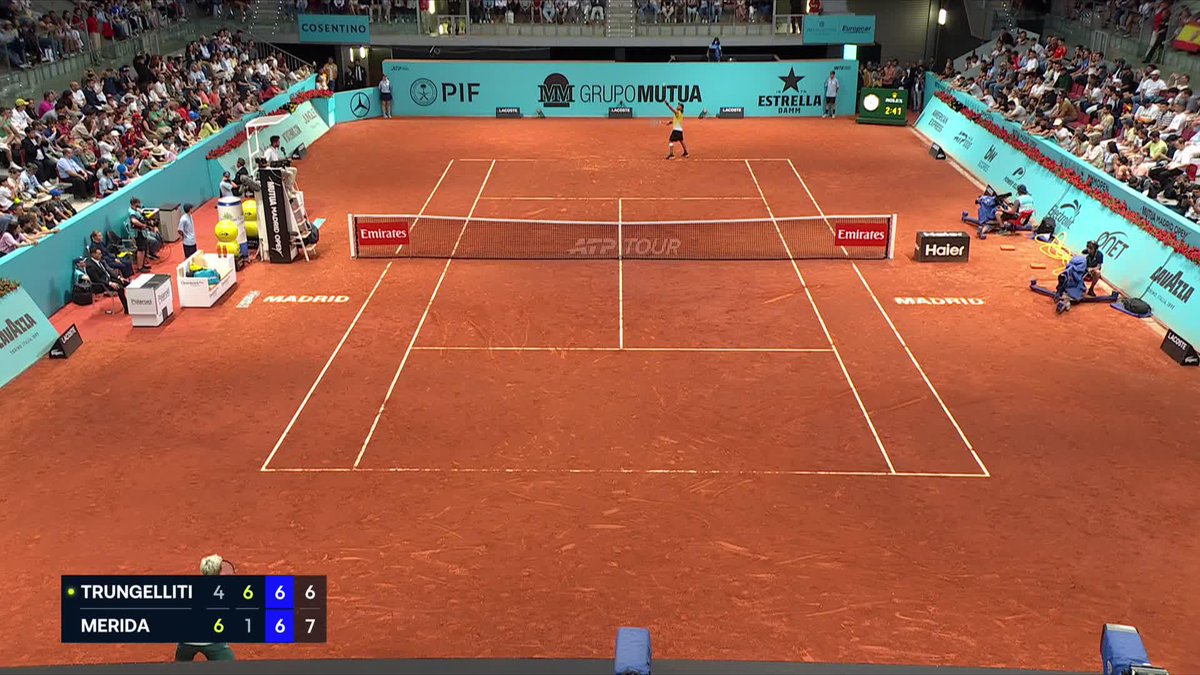 La imagen que se va a llevar el mundo del tenis del público madrileño en este partido no va a ser la mejor, la verdad. Habría que tomar medidas para echar al que venga a insultar deliberadamente a un tenista. Más allá de eso, triunfazo de Dani.