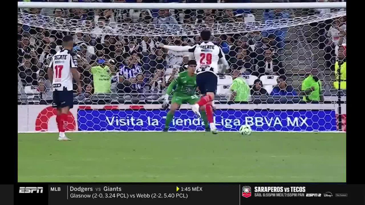 La reacción de Tuca Ferretti al dato de Chivas que dio @jesus_bernal 🤣🤣🤣 "HASTA QUE ALGUIEN ESTÁ CARAJO HACIENDO ALGO BIEN"