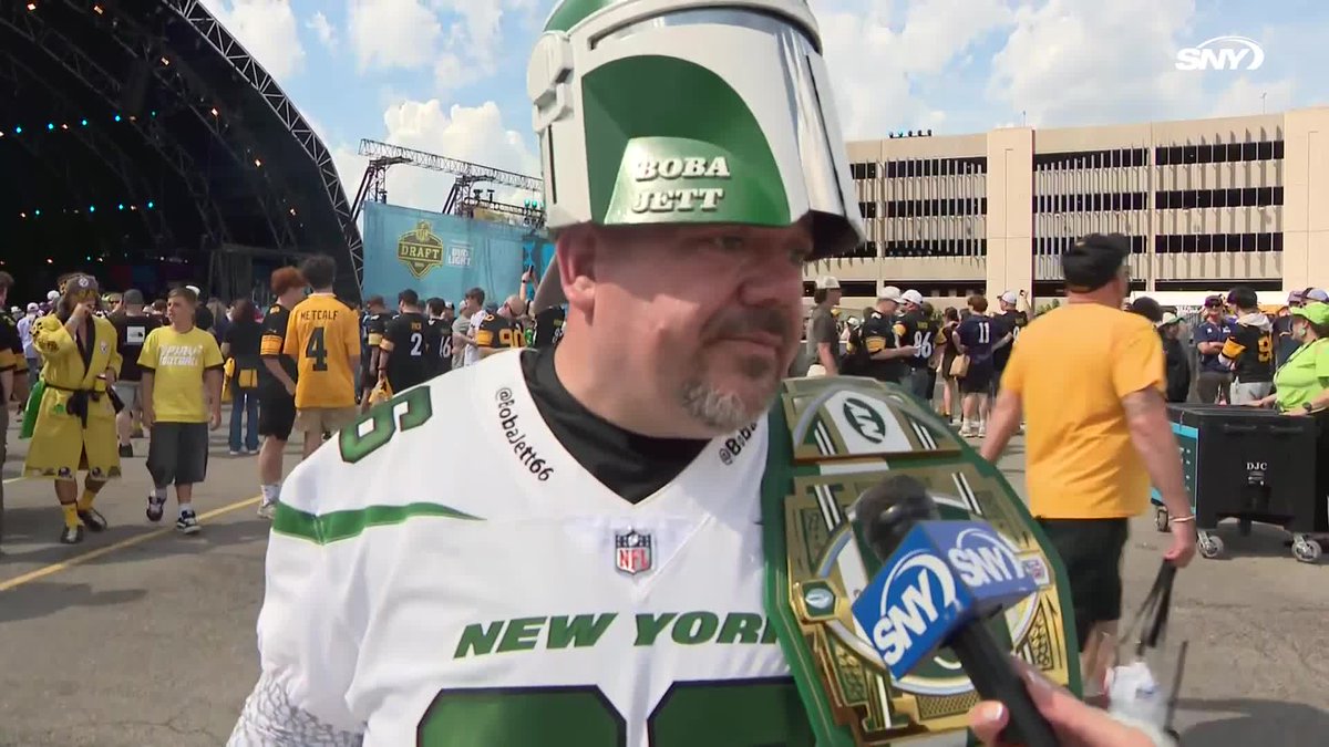 This fan thinks Jeremiyah Love could go second overall to the Jets, and he wants to see him wear number 2 if he does "'We love you 2.' It's literally the historic, most popular jersey in history. Everybody would buy that."