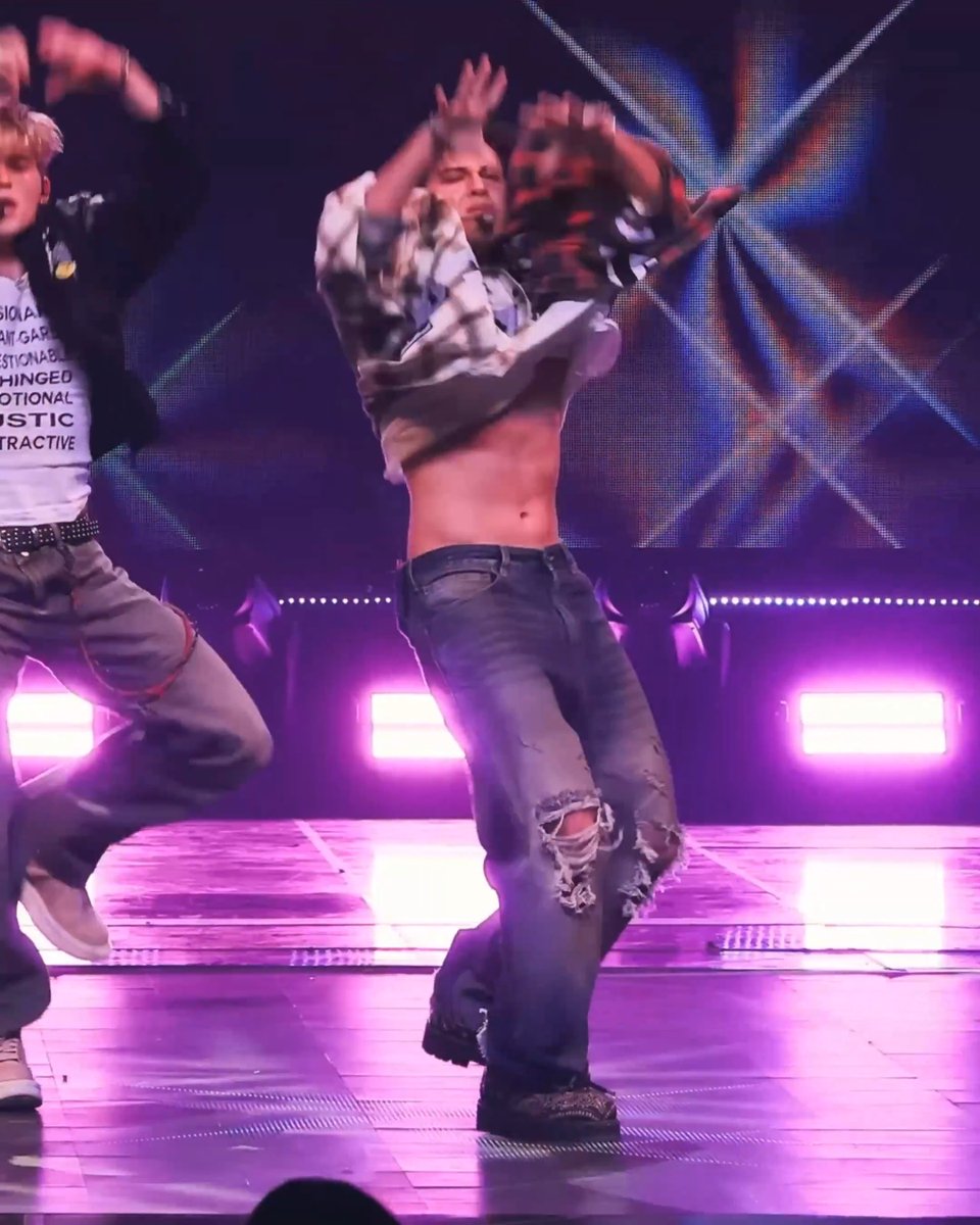 I SERIOUSLY need this fancam