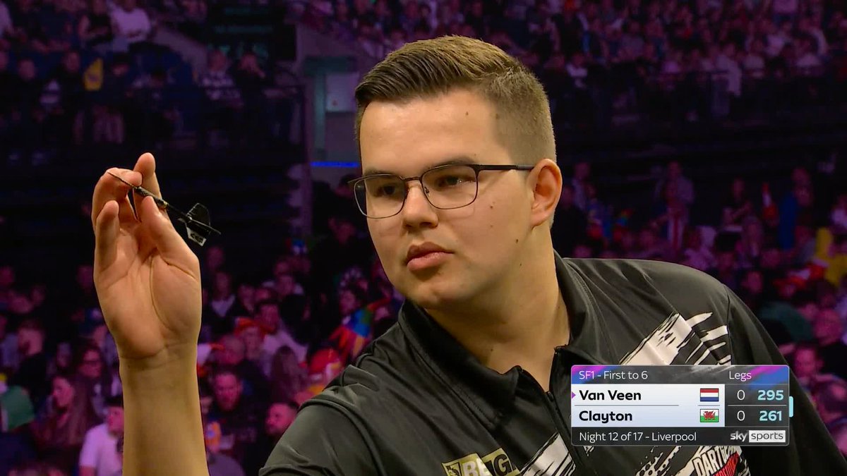 The best set-up shot in darts EVER?! Gian van Veen sets up double 16 with a majestic 167 before taking the opening leg against Jonny Clayton! 📲 #PLDarts | SF1