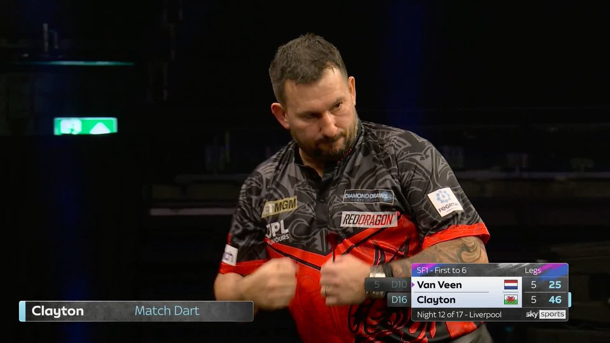 CLAYTON WINS A CRACKER 💥 What a contest between Jonny Clayton and Gian van Veen 🔥 The Welsh number one wins a thrilling last-leg decider to reach his SIXTH final in 12 weeks! 📲 #PLDarts | SF1