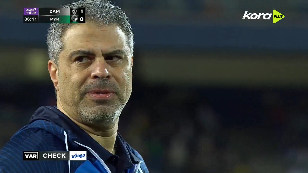 ' يارب .. يارب .. يارب ' لقطة الـيوم من نصيب معتمد جمال مدرب الزمالك حيث كانت تقنية الڤار تـراجع صحة هدف الزمالك أمام بيراميدز وتم احتساب الهدف في النهاية 🤍⚽️