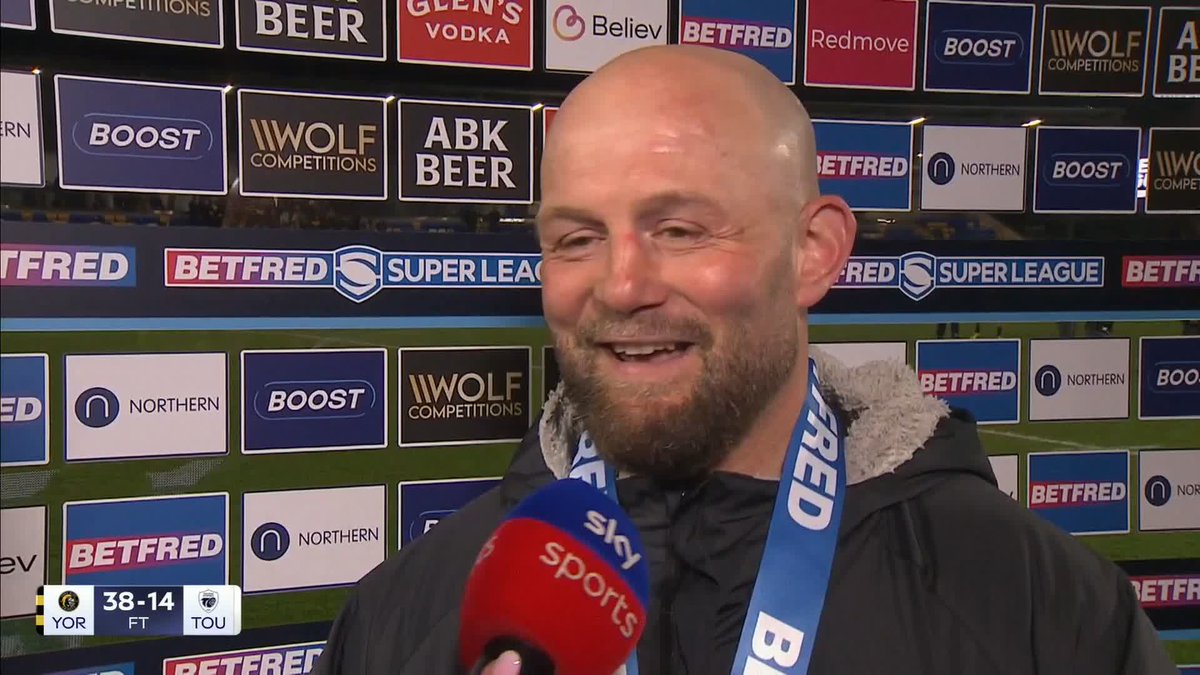 Paul McShane reacts after his 400th career appearance 💬