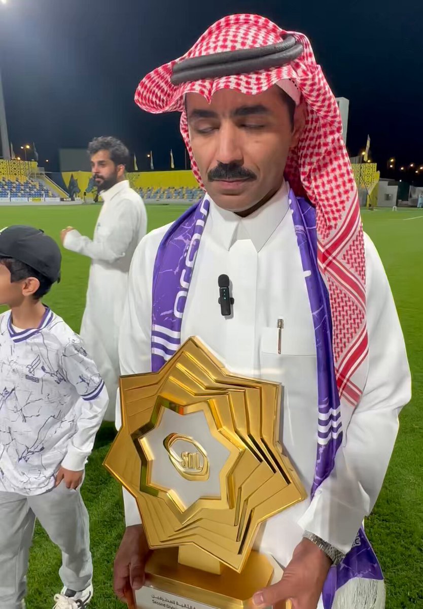 🎥| رئيس نادي #الصقر فهد المحيميد لـ " الجزيرة " أهنئ وأُبارك للجميع تحقيق درع #دوري_الدرجة_الثانية وهو نتيجة جهد وعمل كبير في الموسم.. وأعد الجميع أن يكون الصقر اسمًا ورقمًا صعب في #دوري_يلو لأندية الدرجة الأولى. حمود المطيري