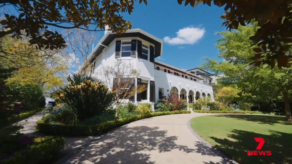 Peter Thiel pagó 12 palos verdes por una casa en Barrio Parque a 8 cuadras de una villa. En el barrio más caro de Melbourne, manzanas y manzanas sin rejas ni villas a la redonda. Una casa de 35.000.000 a la venta y todos los medios muestran por dentro: