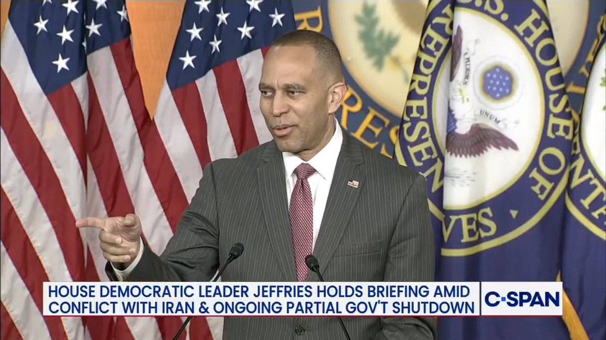Kid roasts Hakeem Jeffries: "Why do voters view Democrats so poorly?" Jeffries: "Did your dad give you that question? I'm going to have a word with you after."