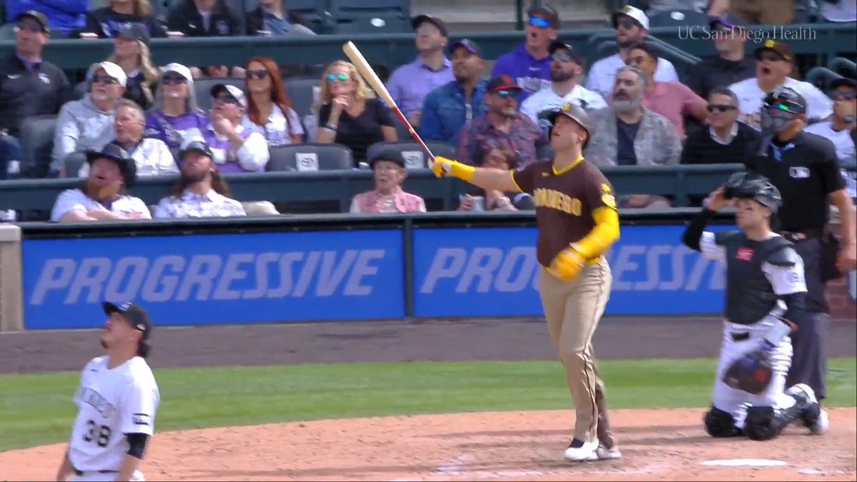 The San Diego Padres entered the 9th inning down 3 runs. They scored FIVE to take the lead! 🤯