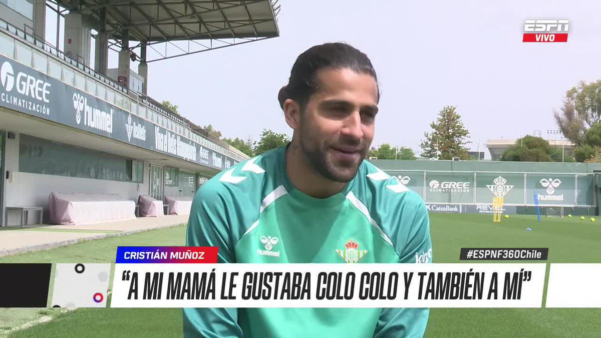 "AL IGUAL QUE MI MADRE, TAMBIÉN SOY DE COLO COLO" Ricardo Rodríguez se declaró hincha del equipo albo al igual que toda su familia: "A mis abuelos también les gustaba mucho Colo Colo" #LaLigaExperience ▶️ Mira #ESPNF360Chile en el Plan Premium de #DisneyPlus.