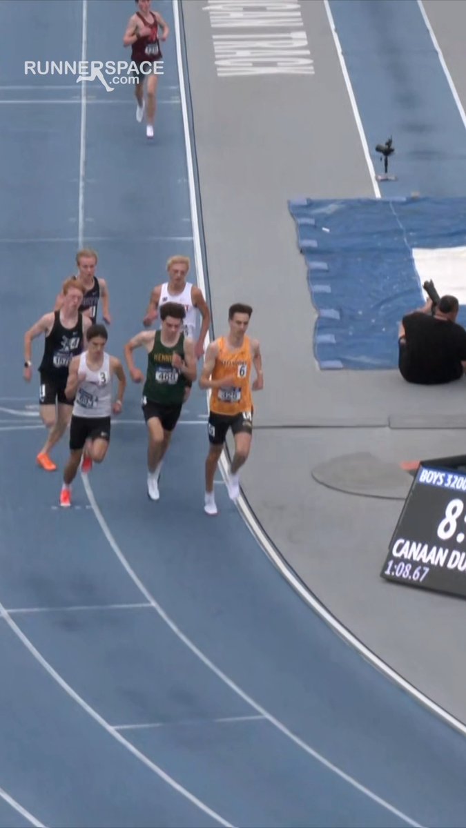 All 54.94 seconds of Quentin Nauman’s final 400m of the Drake Relays high school boys 3200m 💪 🔥🚀 ⏱️ 8:57.64
