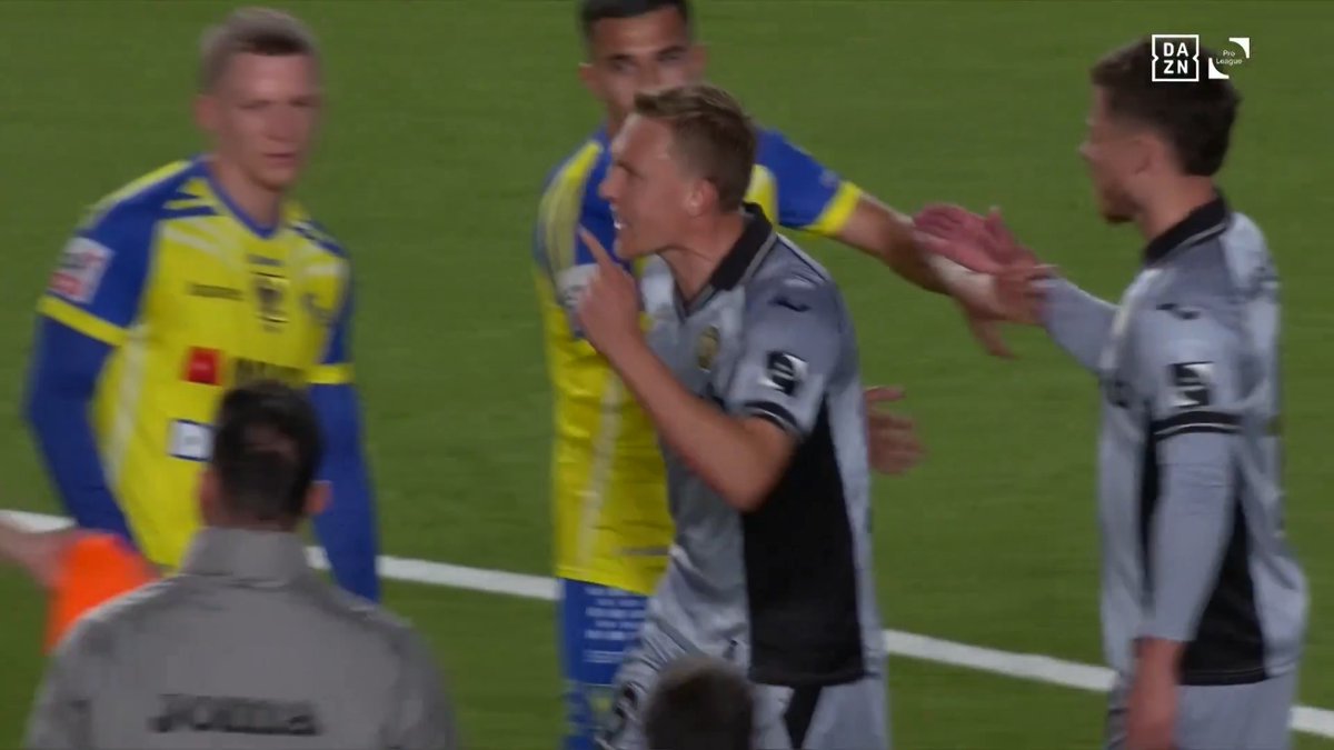 試合後に喜びを爆発させる後藤啓介🇯🇵🔥 レンタル元のアンデルレヒト相手に決勝ゴールを決め、試合後には一触即発の場面も