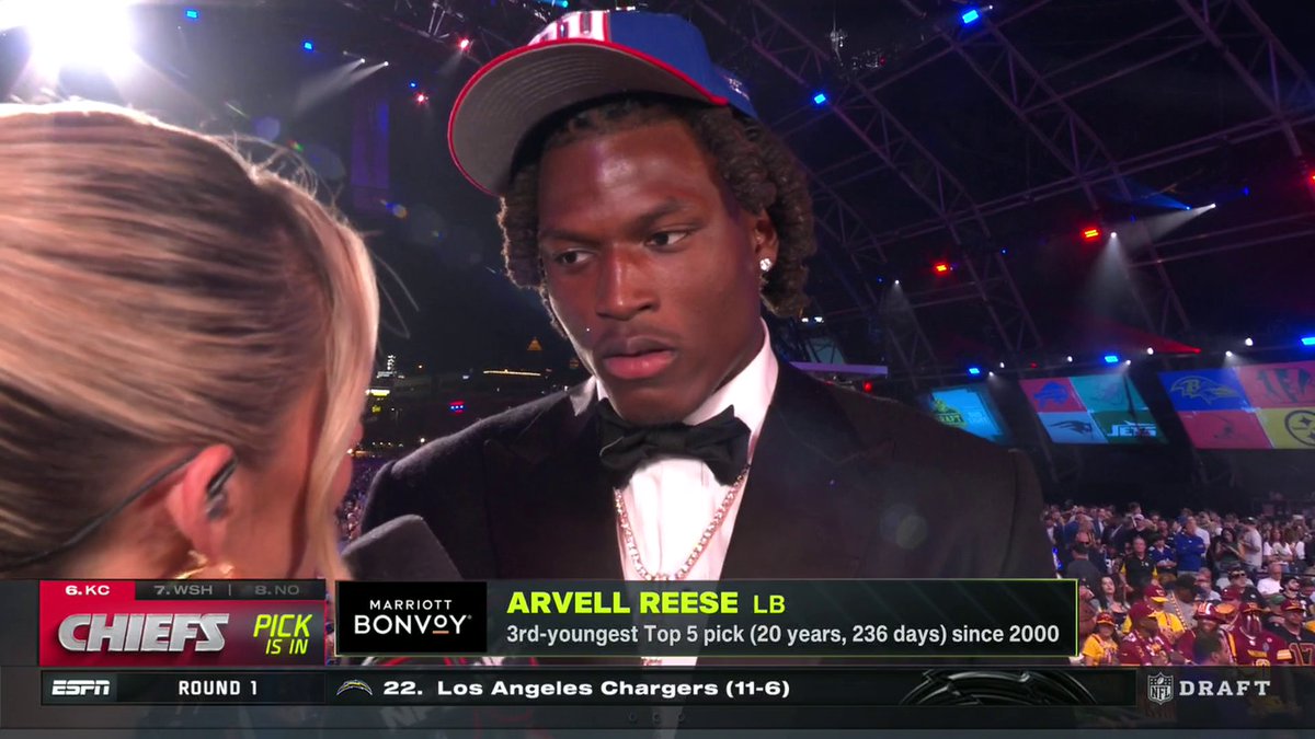 "All I can say is 'thank you'." ❤️ Giants draft pick Arvell Reese thanks the most important people in his life 👏