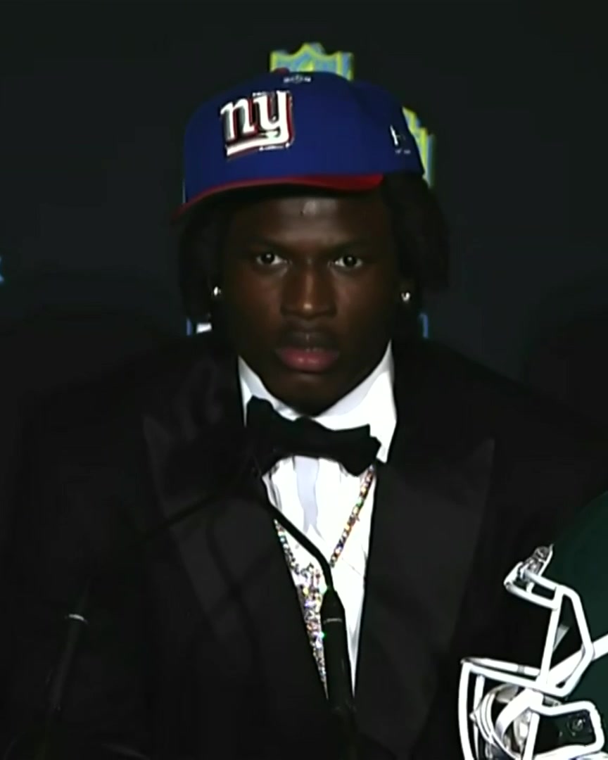 When asked who he's most looking forward to meeting with the Giants, Arvell Reese says Jaxson Dart