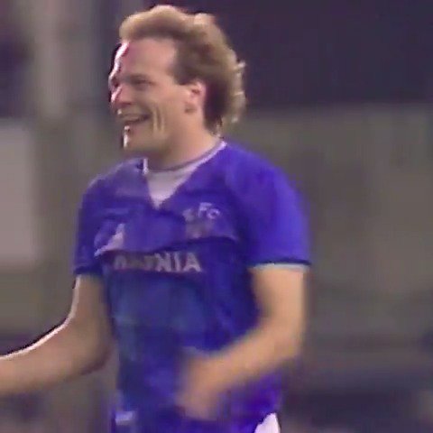 #OnThisDay 1985 Goodison Under The Lights Kendall: “Just kick towards the Gwladys Street & the fans will suck it into the goal.” Everton 3-1 Bayern Munich. Goals from Sharp, Gray, & Trevor Steven We’re through to the European Cup Winners Cup Final
