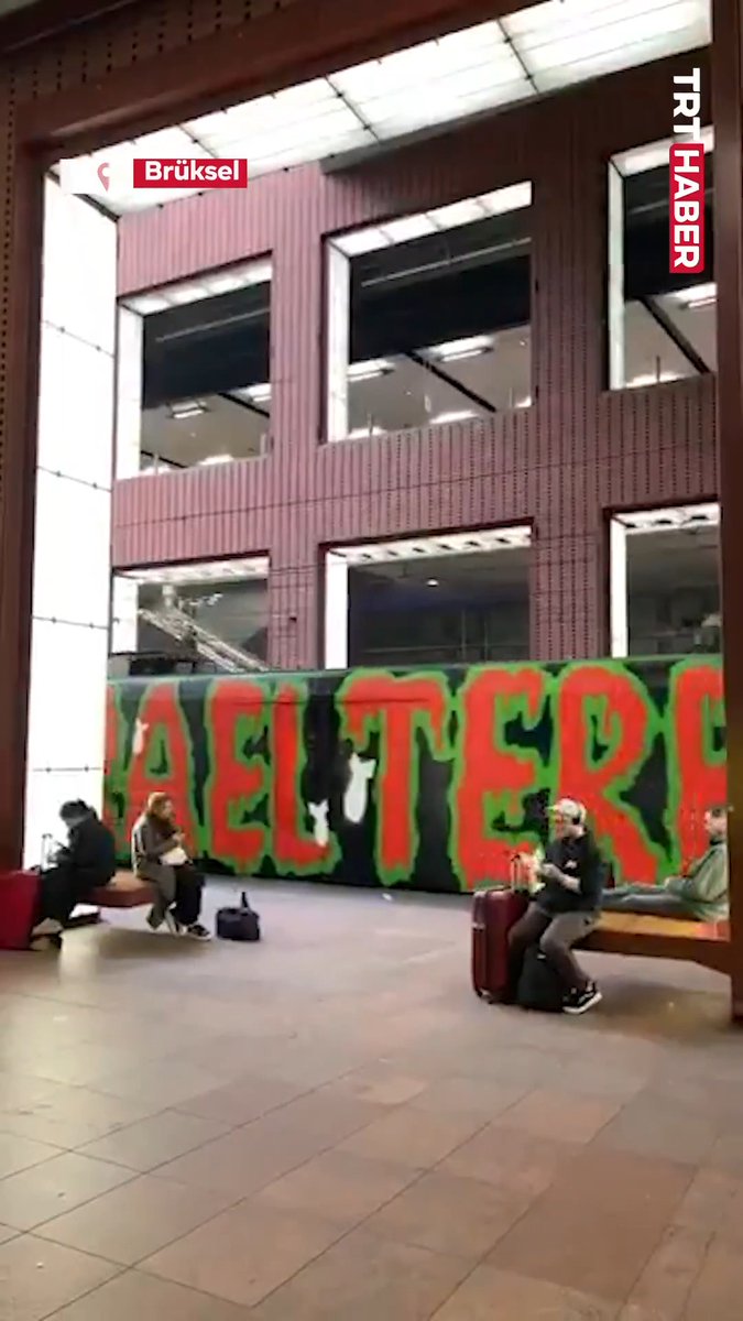 🔴 Belçika'nın başkenti Brüksel’deki trene “İsrail bir terör devletidir" yazıldı.