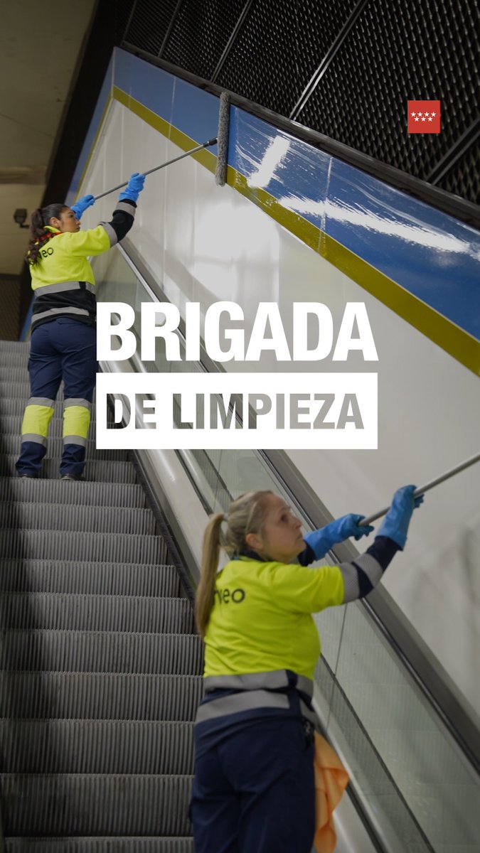 🔝 ¿Sabes por qué nuestros usuarios nos valoran con más de 8 puntos en la limpieza de las estaciones? 💦 Porque cada día, antes de que empiece el servicio, decenas de profesionales trabajan para dejar las estaciones en perfecto estado. 👍 Barrido, desinfección y revisión constante forman parte de una rutina invisible, pero esencial. #ConoceMetro