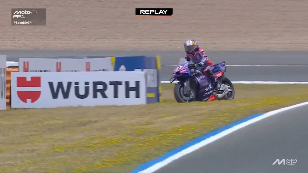 Technical troubles for Toprak Razgatlıoğlu 😔 #SpanishGP 🇪🇸
