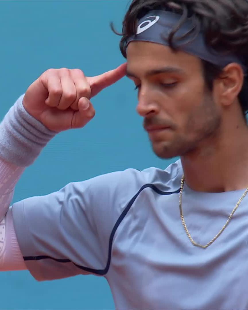 A much-needed win 🙌 Lorenzo Musetti snaps a four-match losing streak at Masters 1000 level, defeating Hurkacz 6-4 7-6 in Madrid! #MMOpen