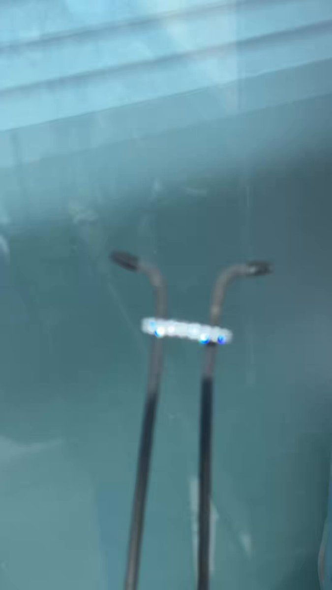 U자형 피쉬 테일 세팅하여 휘광을 극대화한 랩 다이아몬드 2.5mm 풀 이터니티 링 이벤트가 진행되었습니다♾️💍 이번 주 일요일 자정까지 진행됩니다! 위 링크 참조해주세요👆🏻 RT해주시는 분들 중 1분 추첨하여 멜리 사이즈의 천연 파라이바 투어멀린 보내드릴게요🫶🏻