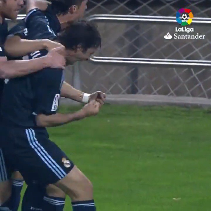 📹 | Hoy se cumplen 1️⃣6️⃣ años del último gol ⚽ de Raúl González Blanco con el Real Madrid. ✍🏽 Fue en un partido disputado en 🏟️ La Romareda entre Real Zaragoza y Real Madrid que acabó 1-2. ⚽🟦⬜➡️ Adrián Colunga. ⚽⬜⬜➡️ Raúl González Blanco, Kaka.