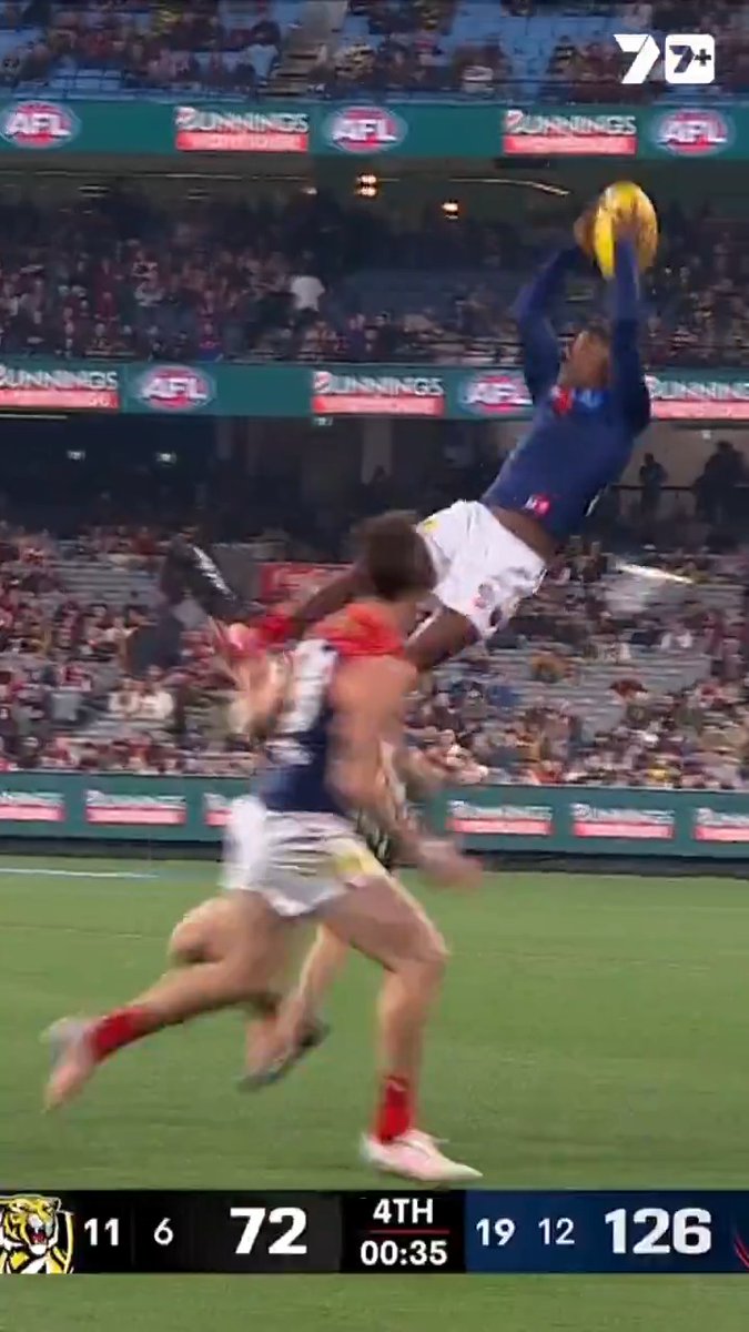 Fuck how good is Kings reaction … to think he could be coaching West Coast Eagles 😭😭😭
