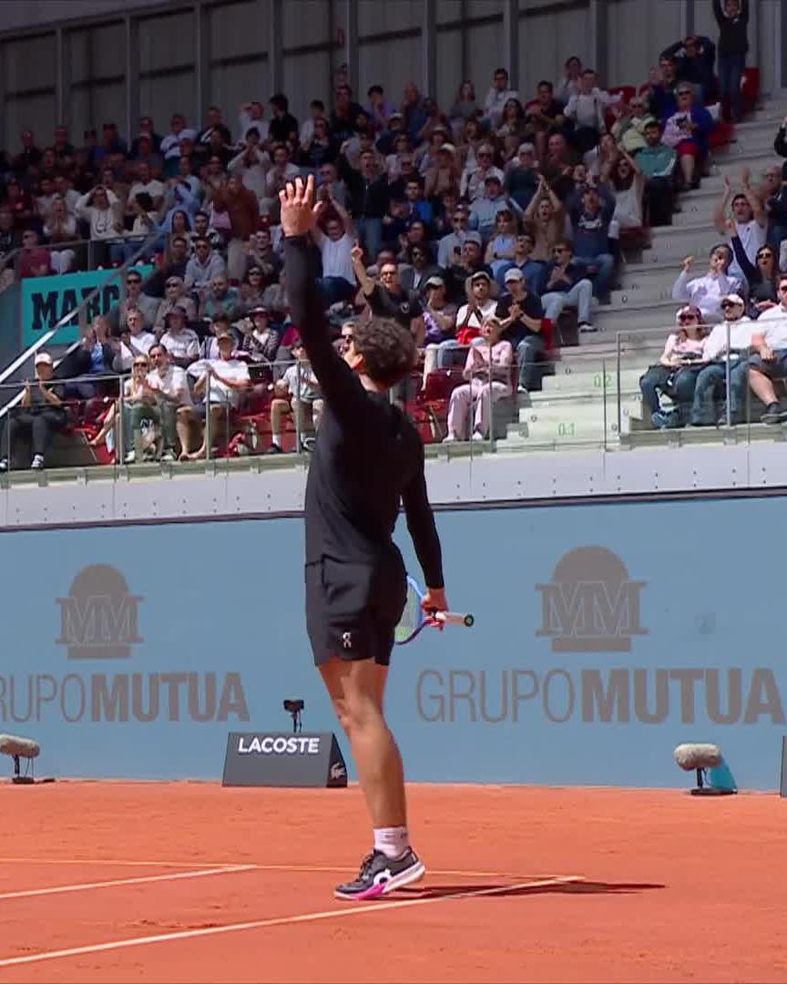La demi-volée de Ben Shelton pour sauver une balle de break à Madrid. 🪄🇺🇸 Dino Prizmic est CHOQUÉ. 😱