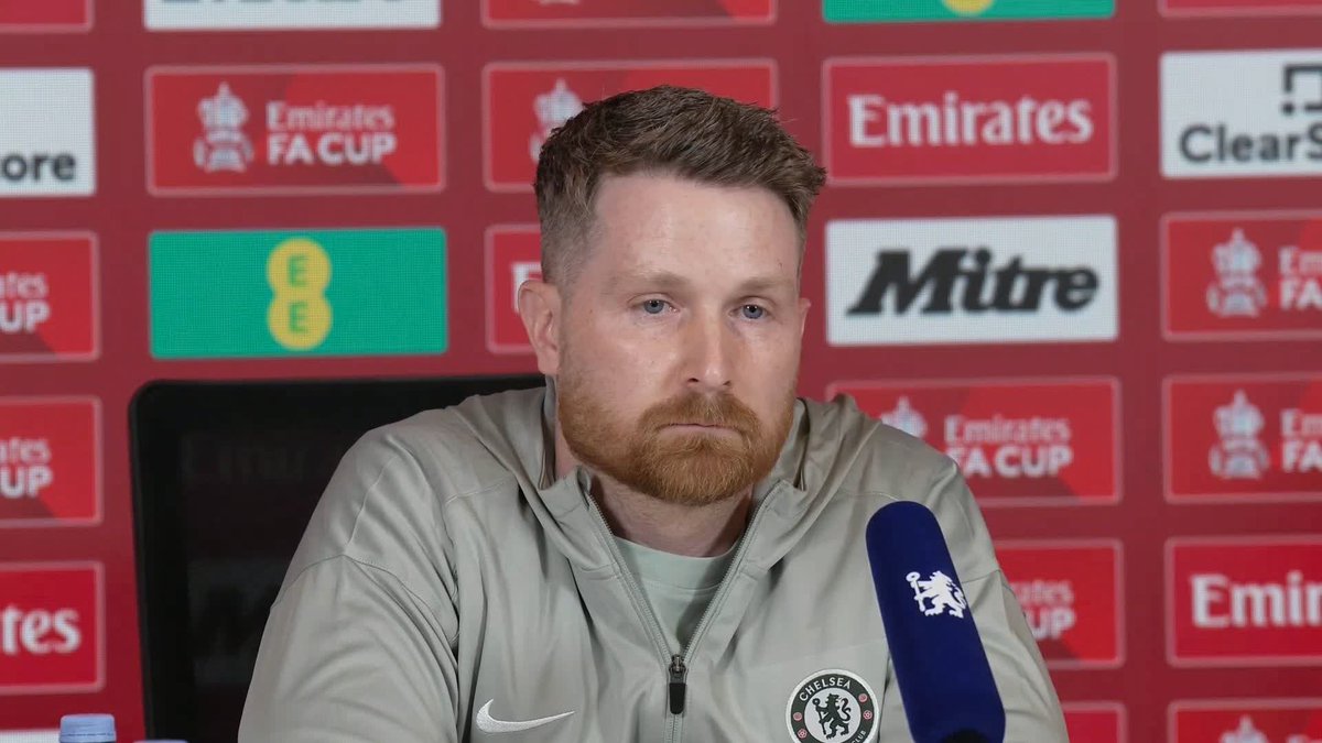 "I have a really good relationship with Liam" Chelsea interim manager Calum McFarlane says he has a lot of respect for Liam Rosenior 🔵
