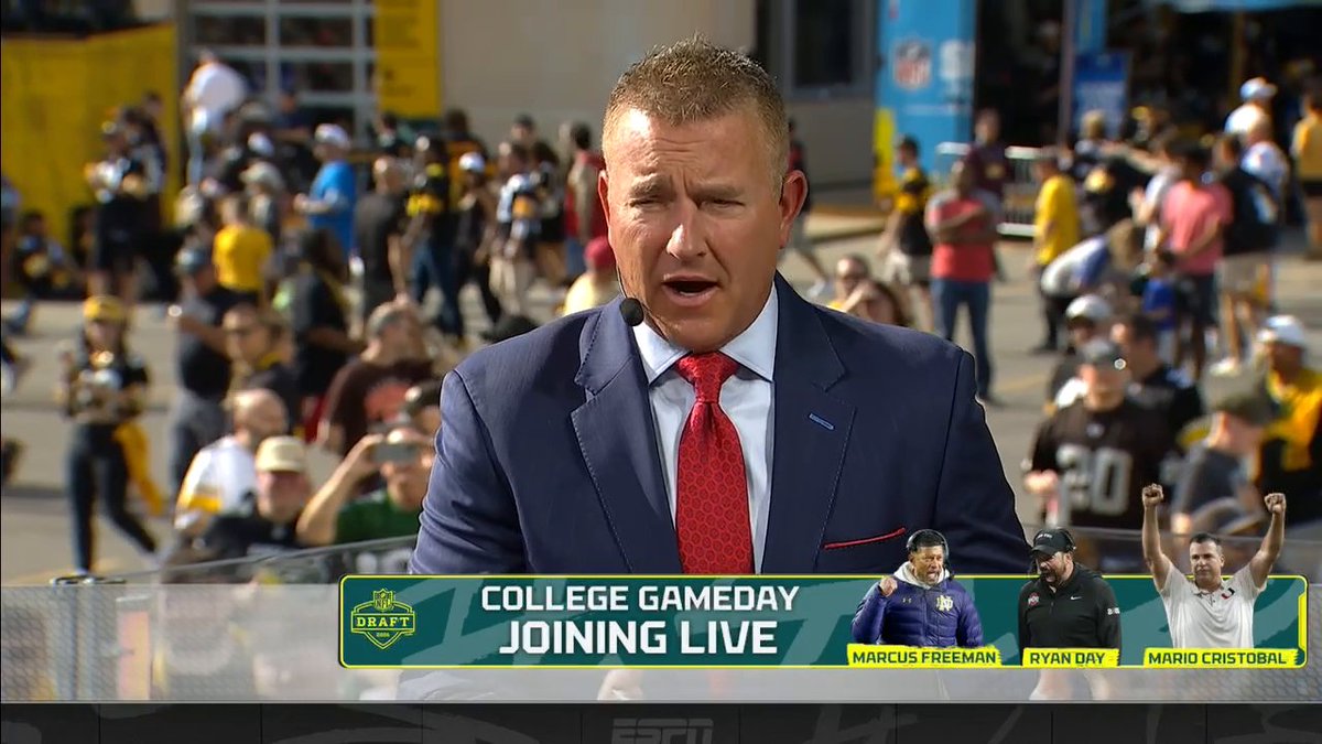 .Kirk Herbstreit talked about the effect that NIL plays in keeping juniors in college football 💭