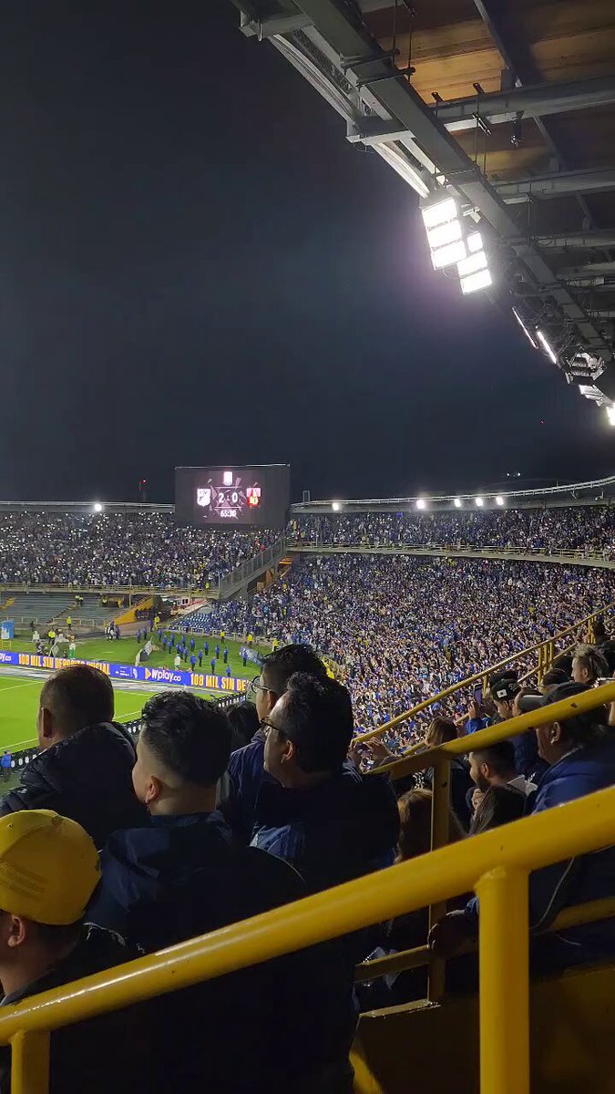 Siempre me sorprende el delirio colectivo que es Millonarios, esa gente me dio juega bien y emociona a un pueblo entero, gana y todo es felicidad y ahi tienes a un monton de almas soñando cosas aun encontra de la matematica. No tenemos cura definitivamente.