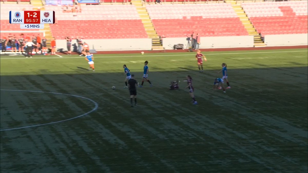 ♥️ A 𝗺𝗮𝘀𝘀𝗶𝘃𝗲 victory for Hearts. They extend their lead at the top of the Scottish Women's Premier League table to four points after a 2-1 victory over Rangers! They're looking to clinch their first-ever top-flight title ⤵️