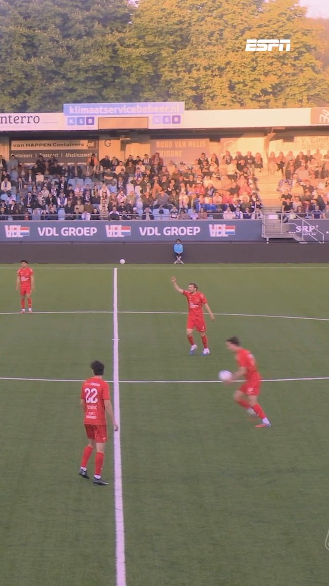 Dubbel rood voor FC Eindhoven! Kevin van Veen en trainer Jan Poortvliet worden weggestuurd🟥 #fcehel
