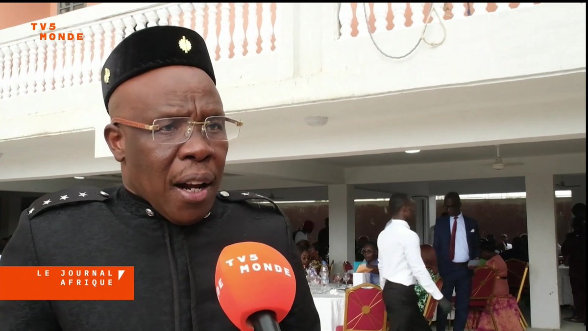 La Côte d'Ivoire s'est souvenue aujourd'hui de Papa Wemba, le pape de la rumba, l'artiste congolais décédé il y a 10 ans. C'était précisément en Côte d'Ivoire lors du festival FEMUA, d'où l'émotion des Ivoiriens qui lui rendaient hommage aujourd'hui.