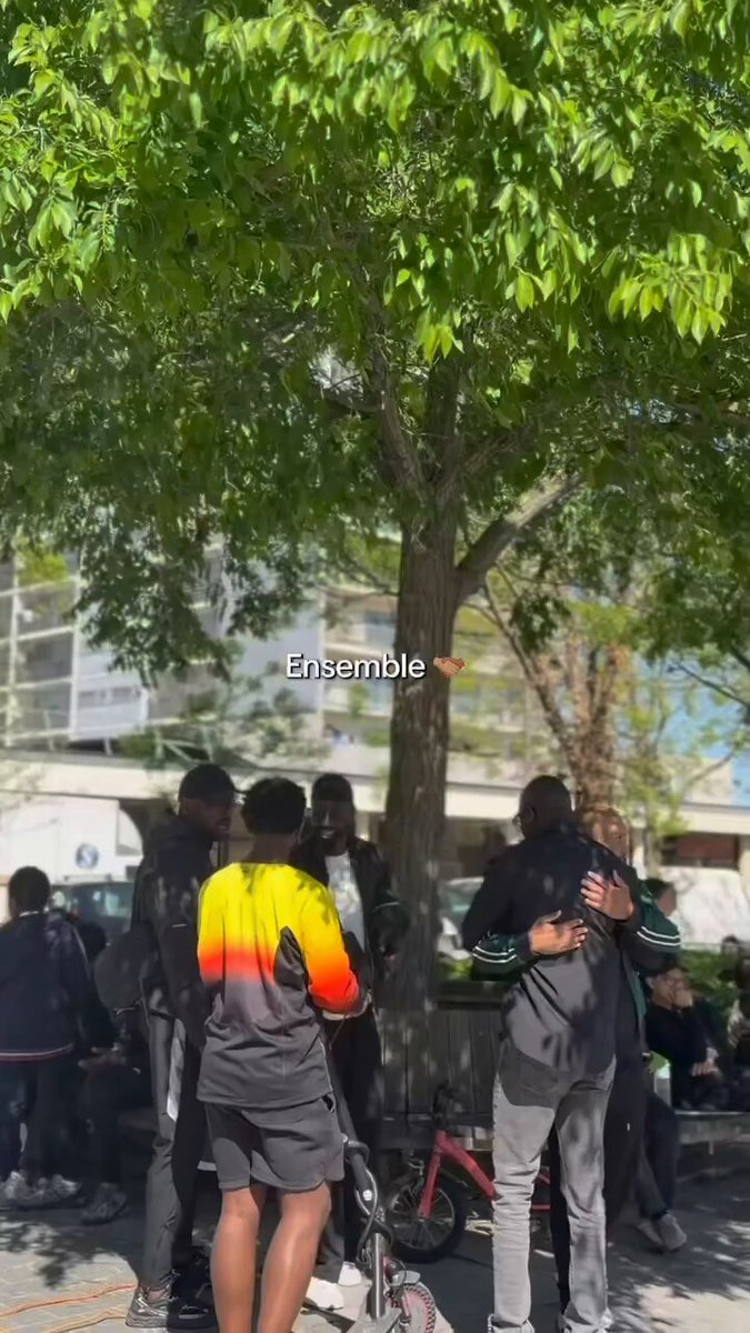 🎉 Aujourd’hui, Tiakola a fait vibrer son quartier avec « La Ville en fête ». Animations, jeux gonflables, BBQ, sangoumés… que de la joie, du soleil et du partage. Merci à lui, à sa famille et à toute la jeunesse mobilisée. Fierté de La Courneuve ✊♥️