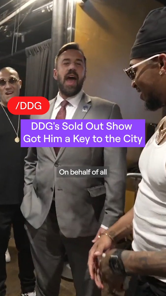 First streamer to get a key to a city??? DDG just started his sold out tour: "Blame The Chat" and after performing in his hometown, the mayor stopped by to express their pride and gratitude.