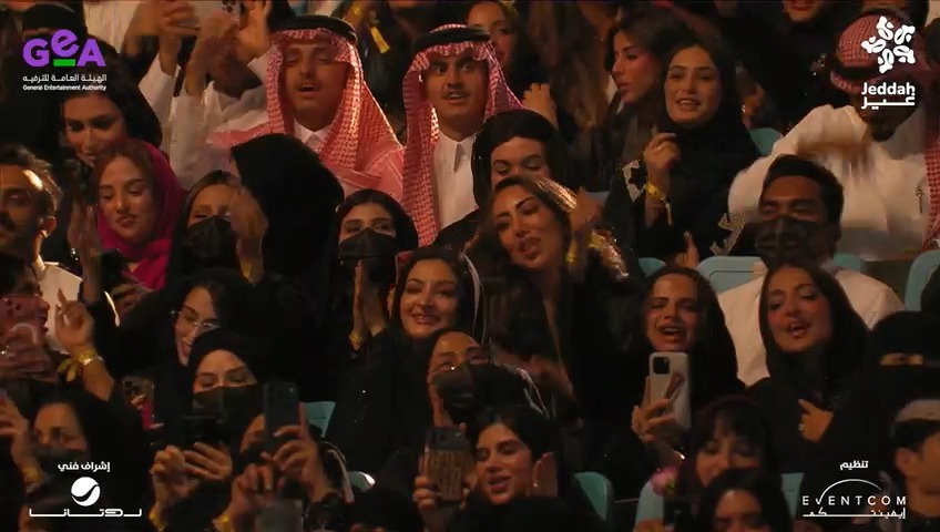 ولهان ولهان 🎶 لحظة طربية والجمهور عايشها بكل إحساس 😍 #موسم_جدة #جدة_غير