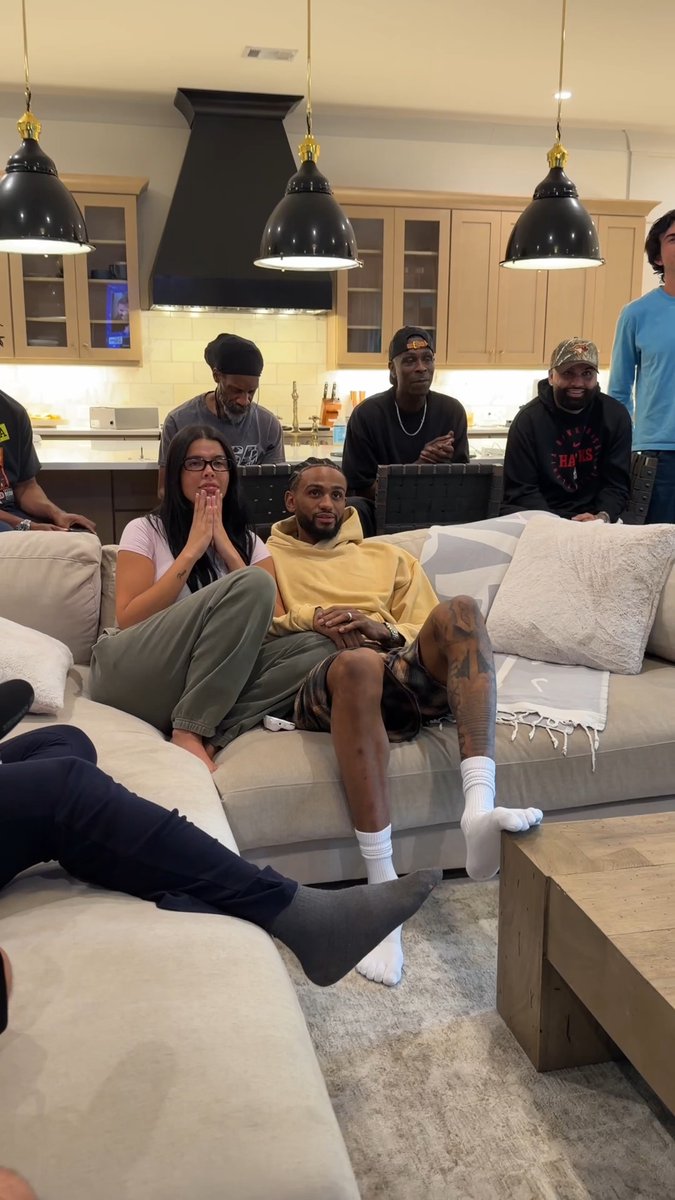 Nickeil Alexander-Walker finding out he won MIP. 👏🙌 (via Atlanta Hawks)