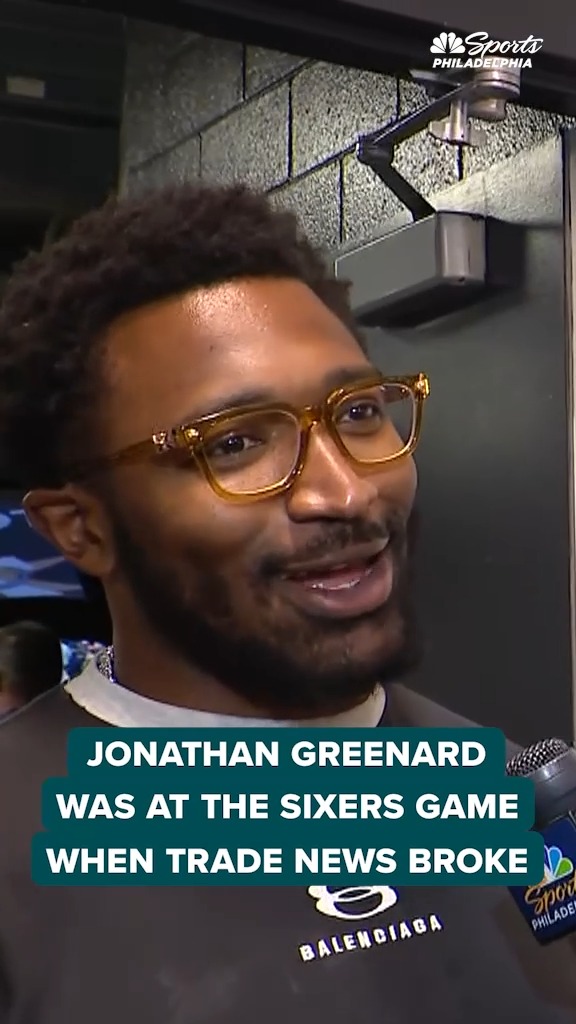 John Clark tracked down Jonathan Greenard in record time 😂 The new Eagles edge rusher was at the Sixers game when trade news broke.