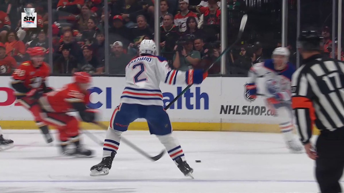 And just like that the Edmonton Oilers have the lead! 😱 #StanleyCup 🇺🇸: NHLonTNT 🇨🇦: Sportsnet &amp; TVA Sports